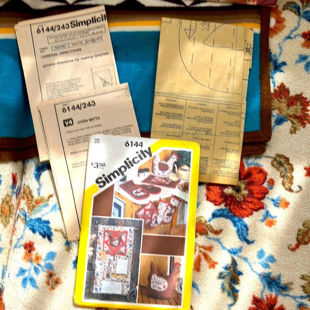 VOGUE MCCALLS SIMPLICITY HOME DECOR IN A SEC & HOME DECOR UNCUT PATTERNS